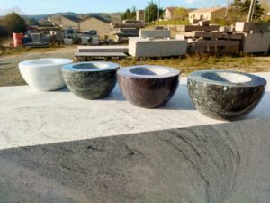 bols en différent granit