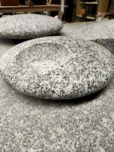galet en granit du Tarn Saint Salvy finition adoucie